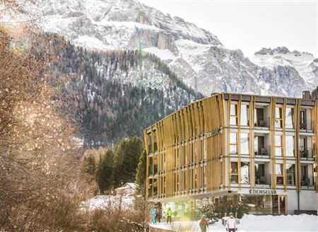 Lignoalp Damiani Holz & KO Hotel Holzrahmenbau Brettstapel