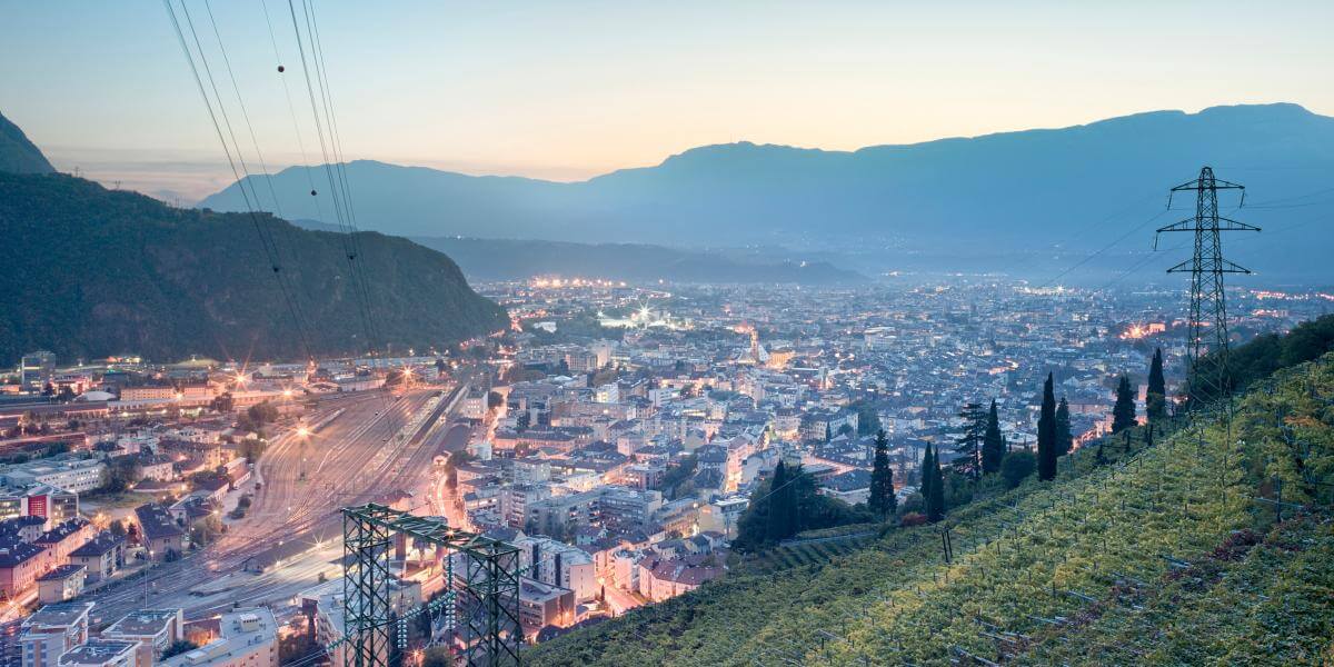 Bozen im Abendlicht Bozen Hauptstadt Südtirol Talkessel